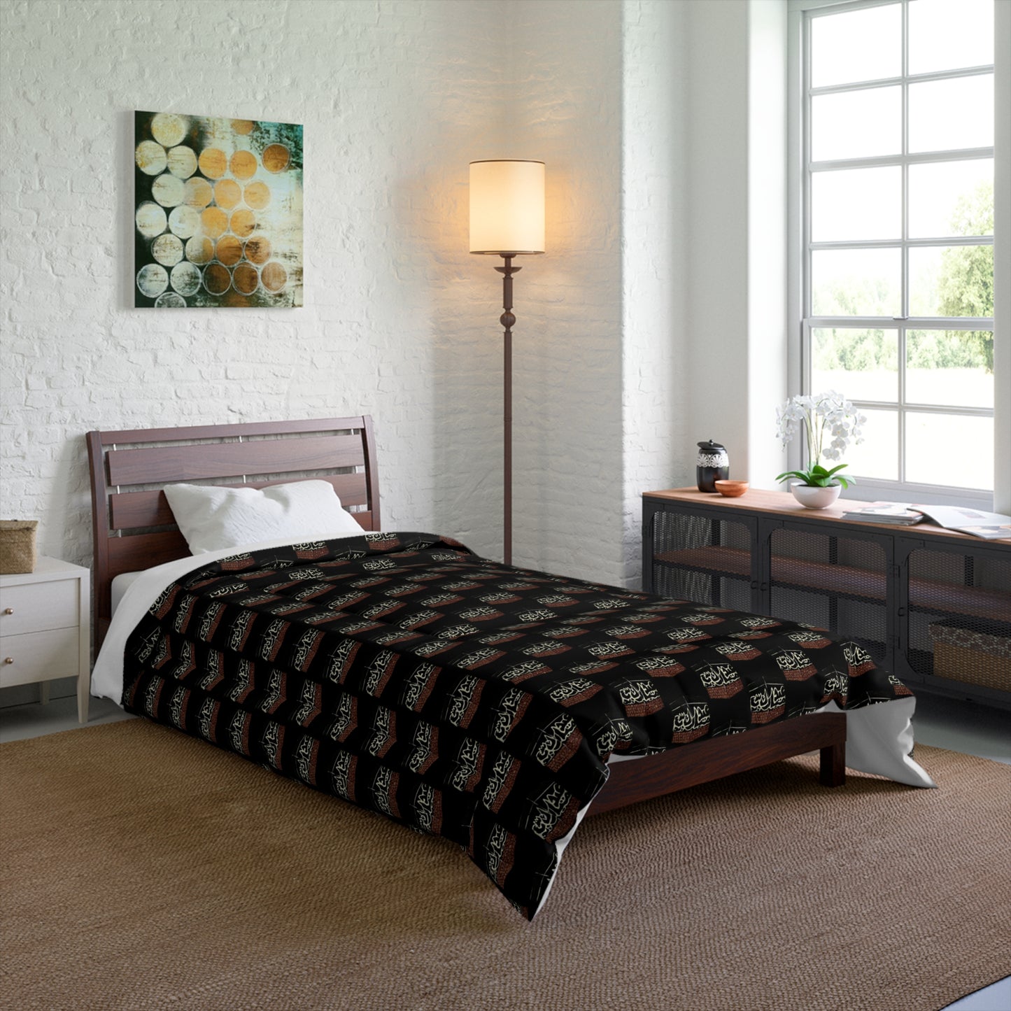 Cozy Comforter with Retro Vibe - Perfect for Home Decor or Gifts