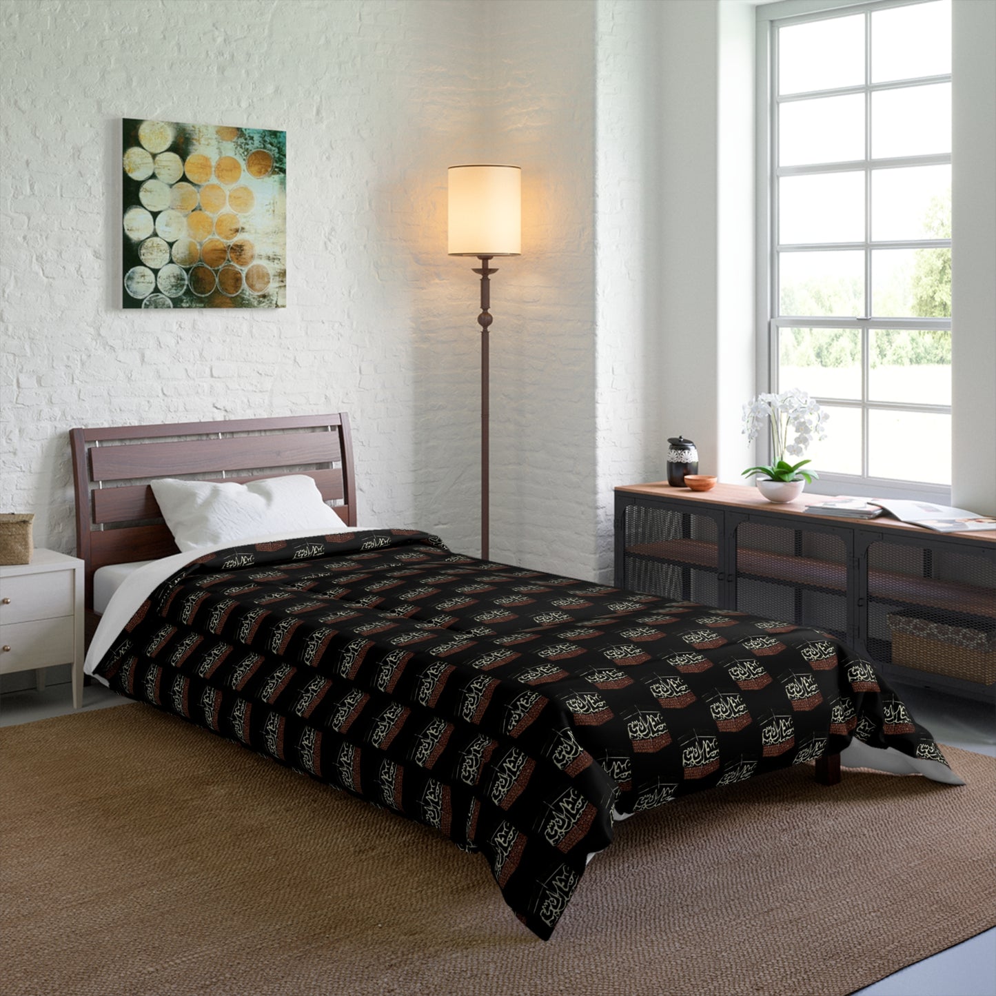 Cozy Comforter with Retro Vibe - Perfect for Home Decor or Gifts