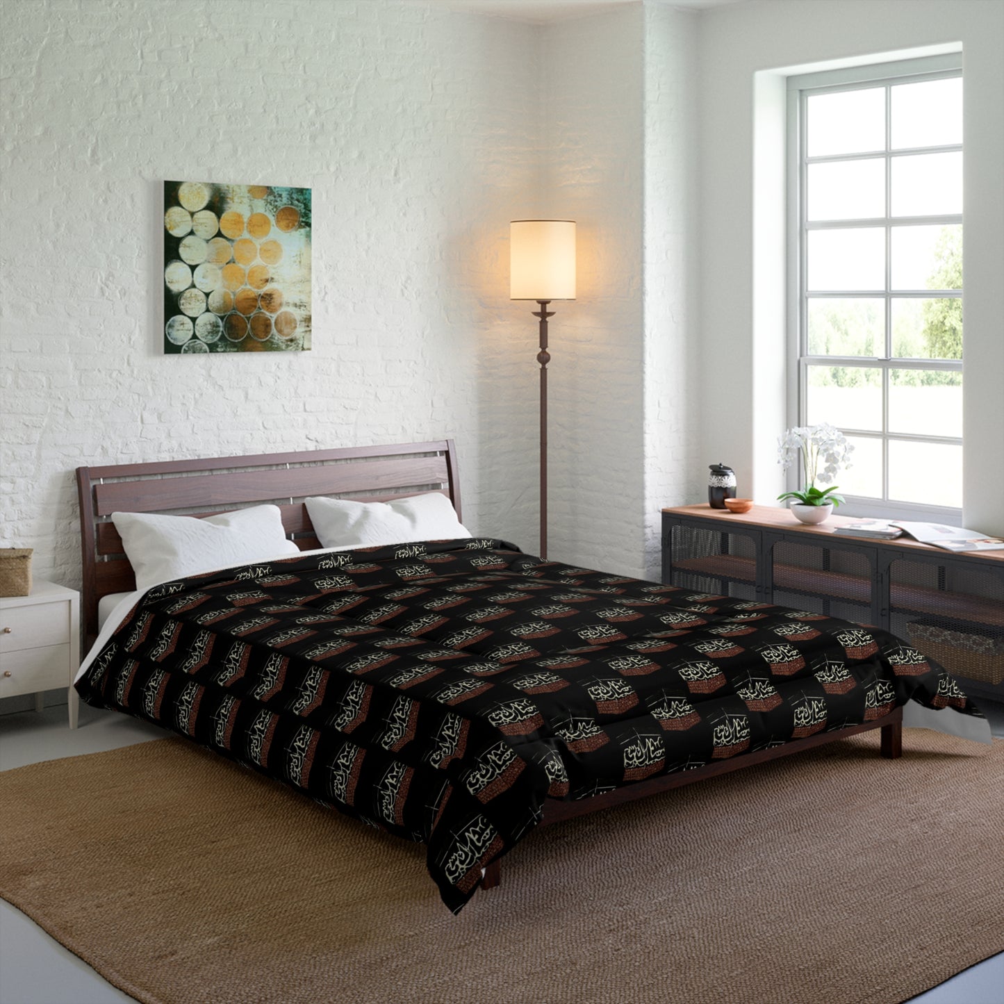 Cozy Comforter with Retro Vibe - Perfect for Home Decor or Gifts