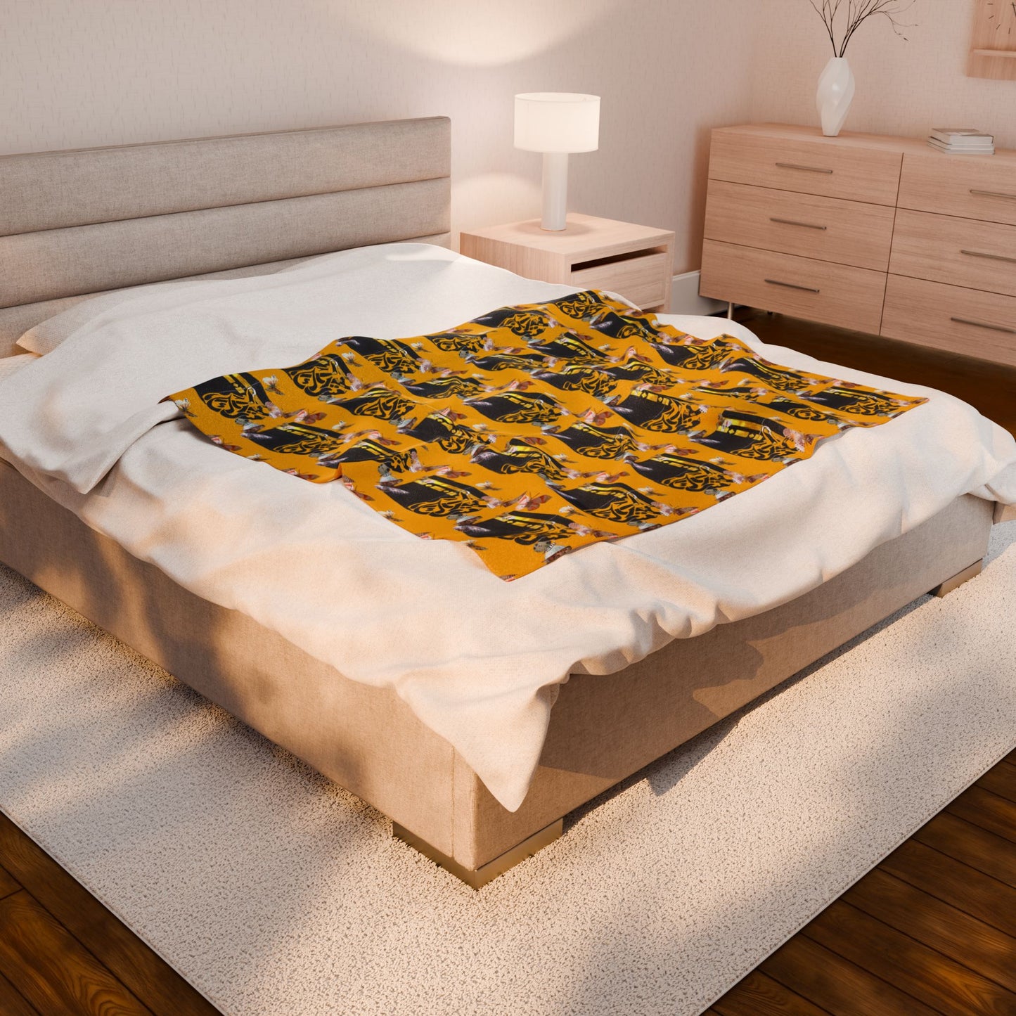 Yellow Retro Radio Pattern Velveteen Plush Blanket – Cozy Vintage Music Throw