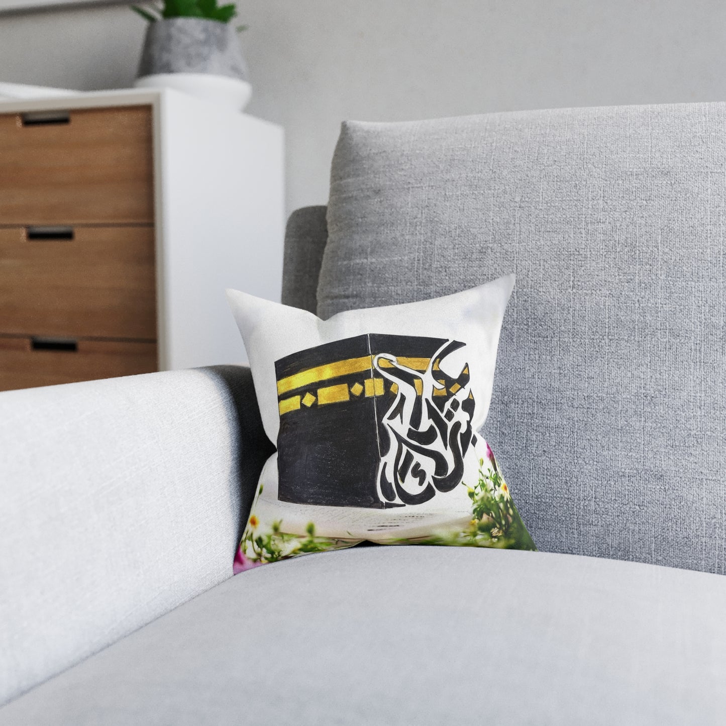 Kaaba Calligraphy Square Pillow – Islamic Ramadan Decor Cushion