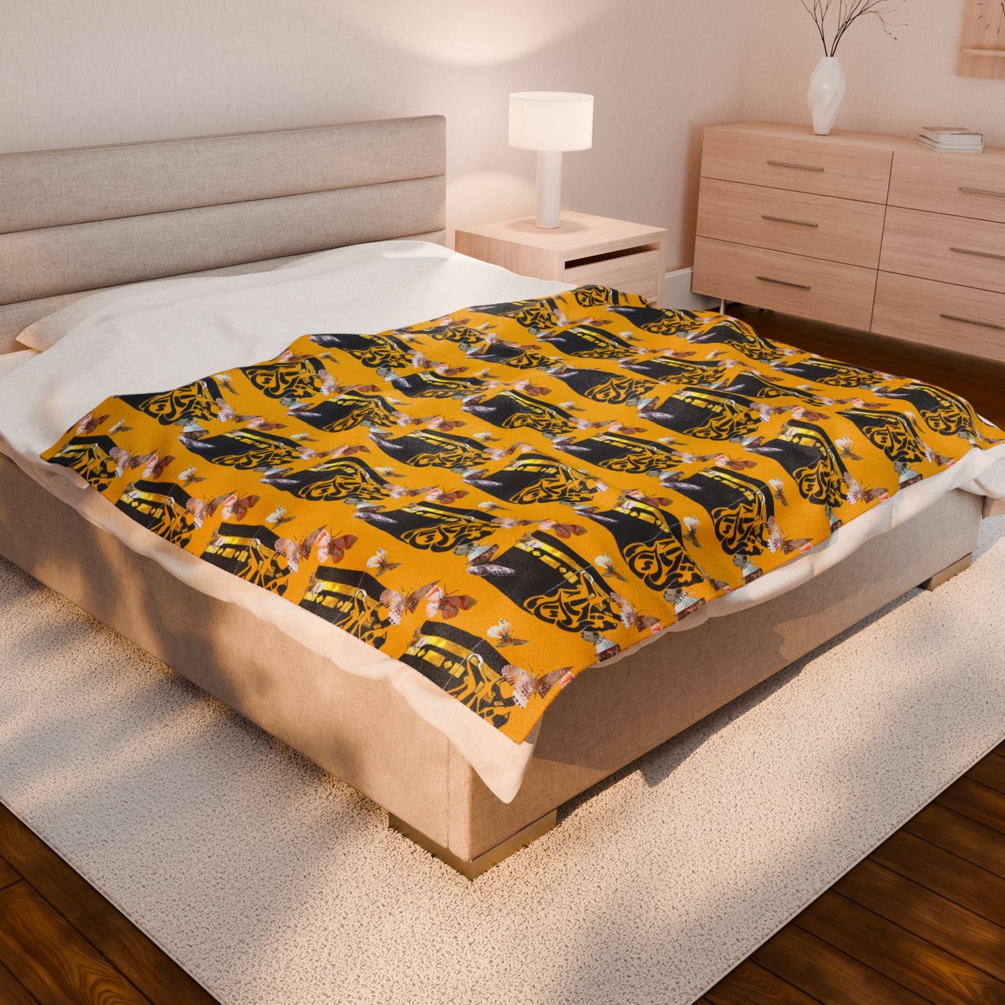 Yellow Retro Radio Pattern Velveteen Plush Blanket – Cozy Vintage Music Throw