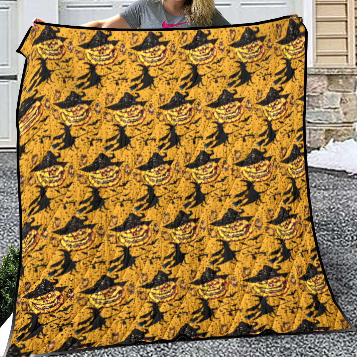 Lightweight & Breathable Quilt With Edge-wrapping Strips